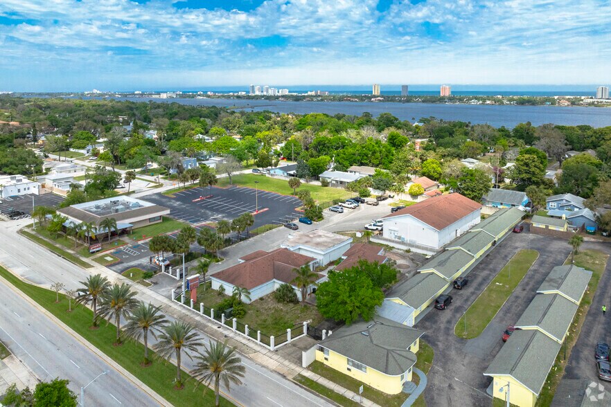 More Photos Of 831 Ridgewood Ave, Daytona Beach Office Residential For Lease
