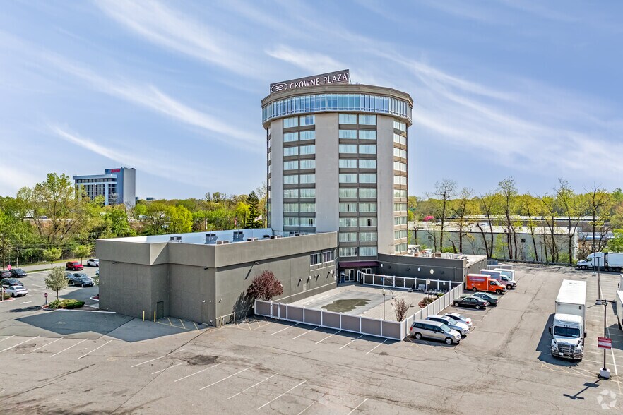 More Photos Of 50 Kenny Pl, Saddle Brook Hospitality For Sale