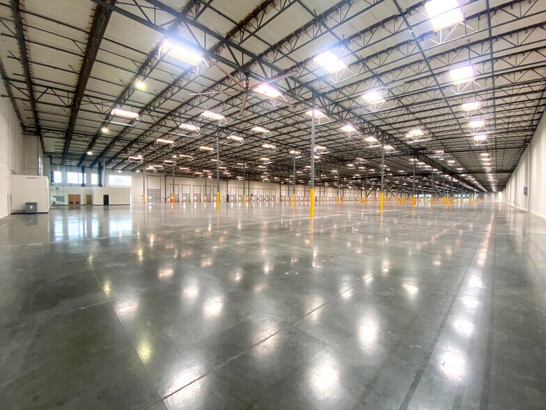 More Photos Of 2101 W Flotilla St, Montebello Warehouse For Lease