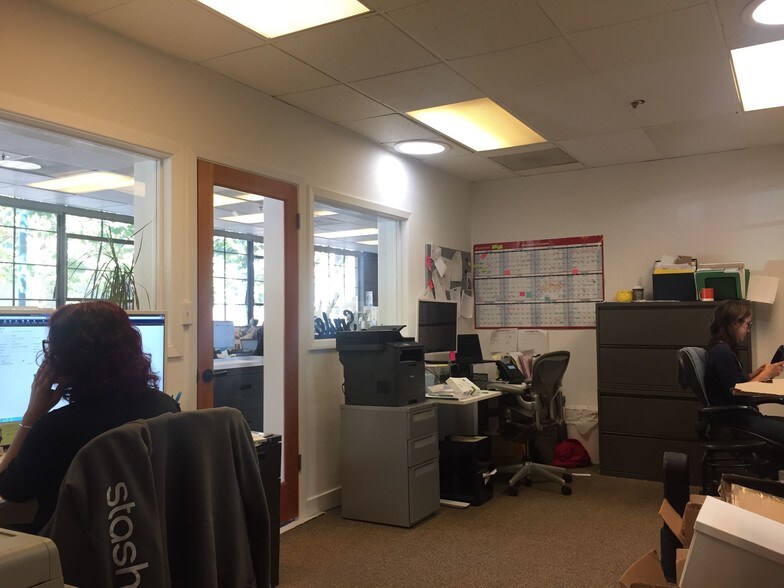 More Photos Of 1461-1467 Park Ave, Emeryville Manufacturing For Lease