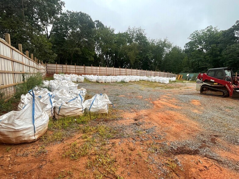 More Photos Of 3376 Forest Rd, Bedford Flex For Lease