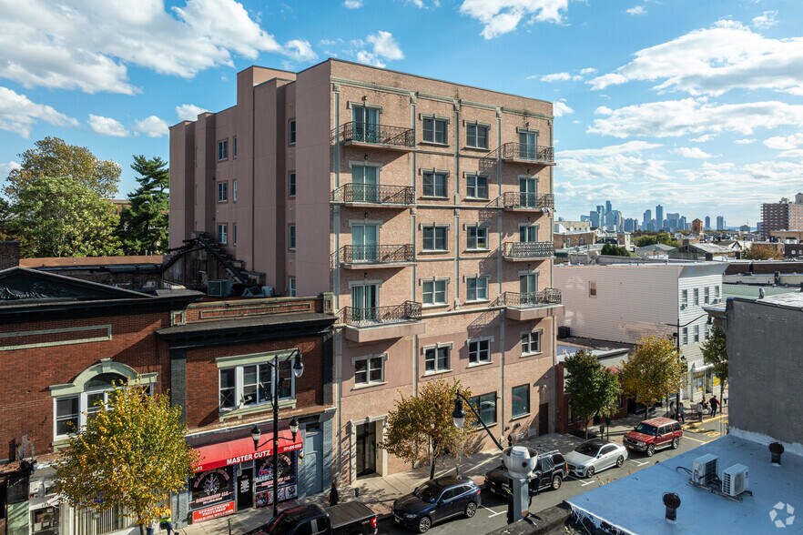 More Photos Of 1210 Summit Ave, Union City Apartments For Sale