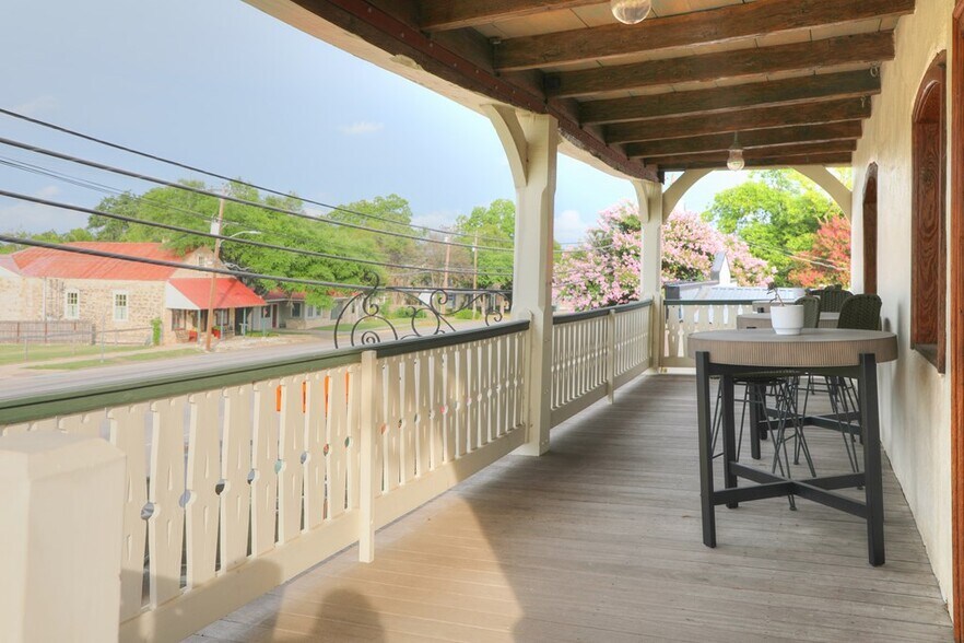 More Photos Of 405 E Main St, Fredericksburg Storefront For Lease
