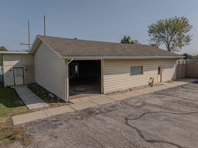 More Photos Of 15454 W High St, Middlefield Warehouse For Sale