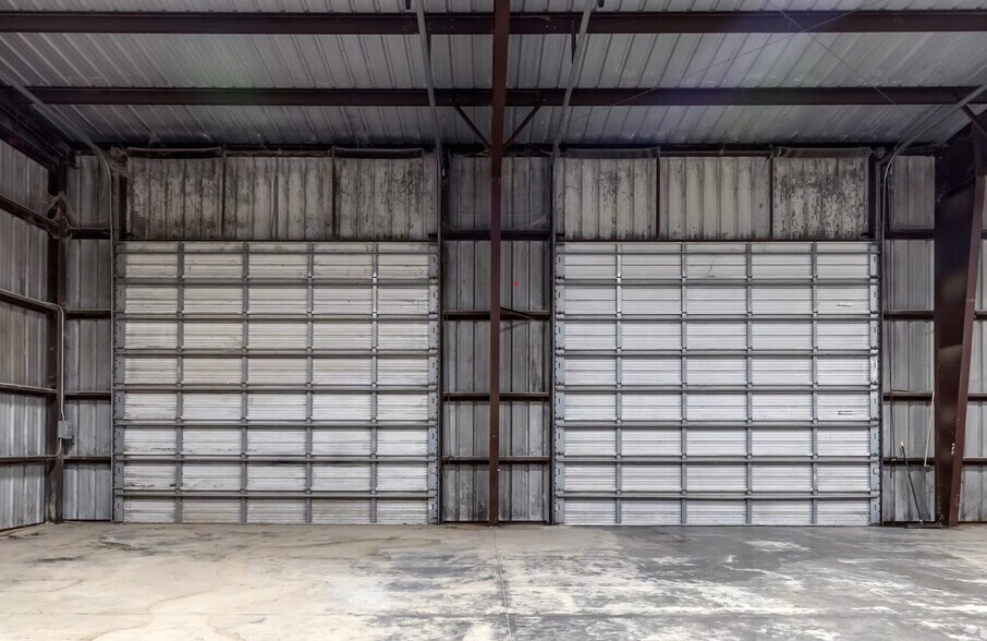 More Photos Of 5850 Cunningham Rd, Houston Unknown For Lease