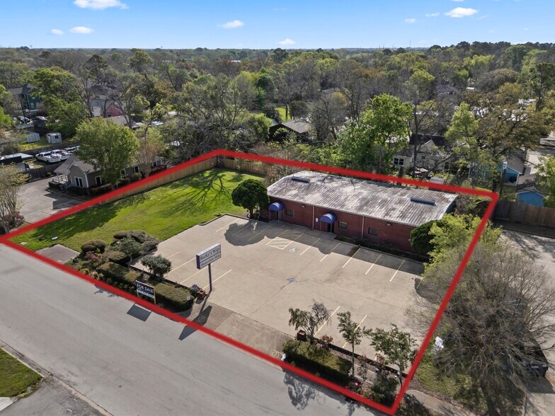 More Photos Of 125 E Galveston St, League City Freestanding For Sale