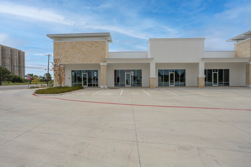 More Photos Of 325 N Saginaw Blvd, Saginaw Storefront Retail Office For Sale