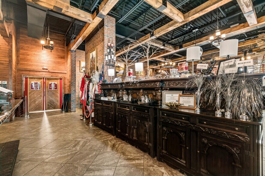 More Photos Of 3007 Commercial Way, Spring Hill Restaurant For Sale