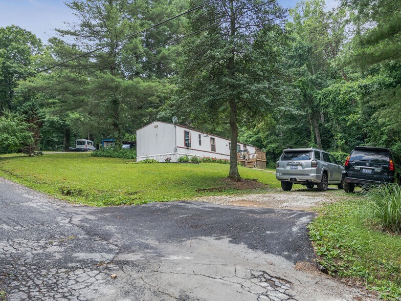 More Photos Of 40 Hemlock Hill Dr, Arden Manufactured Housing Mobile Home Park For Sale