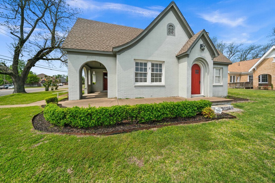 More Photos Of 209 S Main St, Lindale Loft Creative Space For Sale