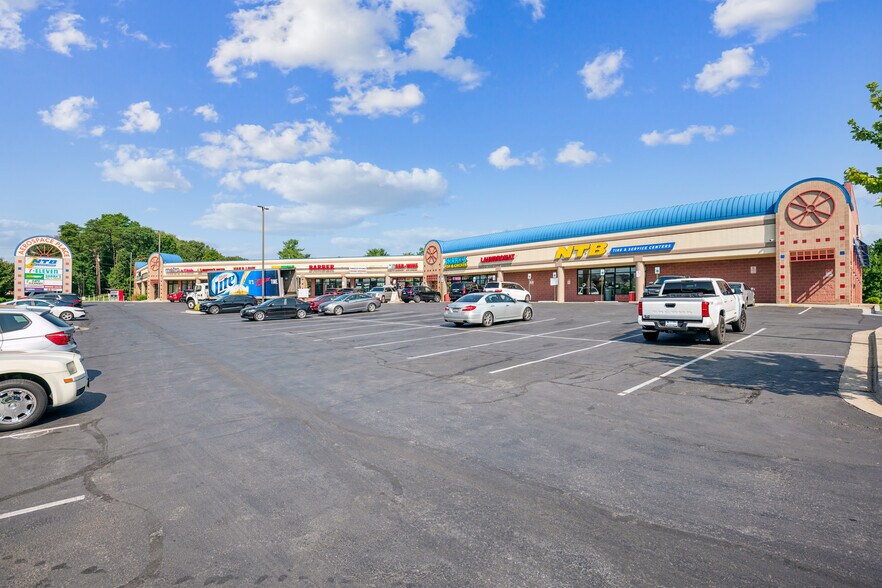 More Photos Of 9900 Greenbelt Rd, Lanham Storefront For Sale