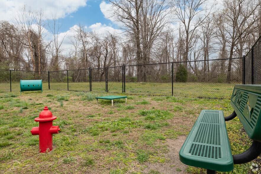 More Photos Of 500 Saluki Blvd, Carbondale Apartments For Sale