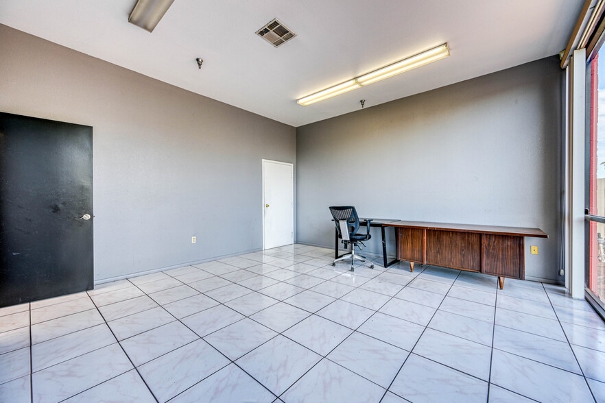 More Photos Of 4185 W Tompkins Ave, Las Vegas Auto Repair For Sale