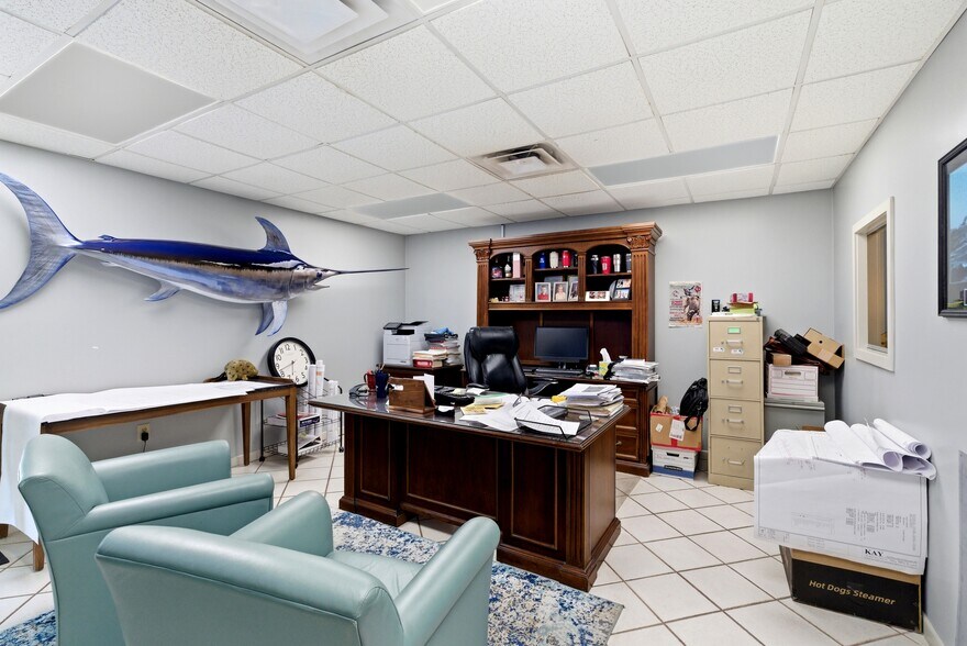 More Photos Of 809 Post St, Greensboro Warehouse For Lease