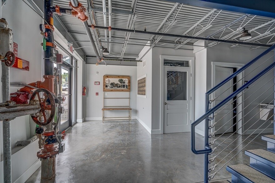 More Photos Of 440 Royellou Ln, Mount Dora Office For Lease