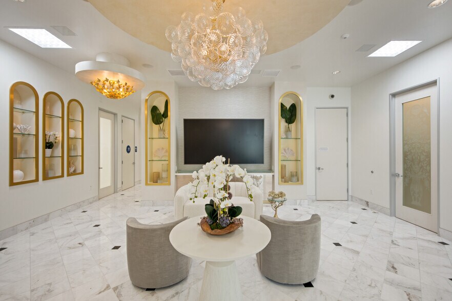 More Photos Of 11199 Sorrento Valley Rd, San Diego Office For Sale