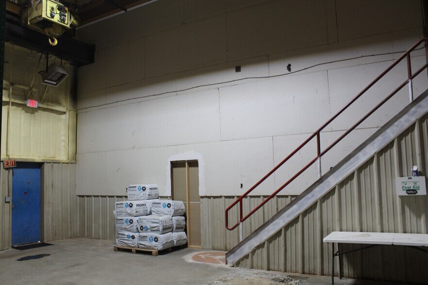 More Photos Of 507 48th St, Woodward Warehouse For Sale