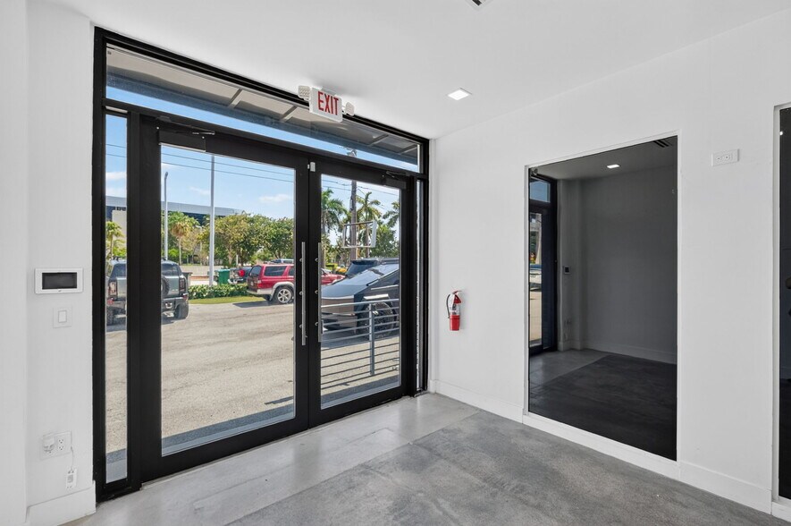 More Photos Of 4029 NW 25th St, Miami Warehouse For Lease