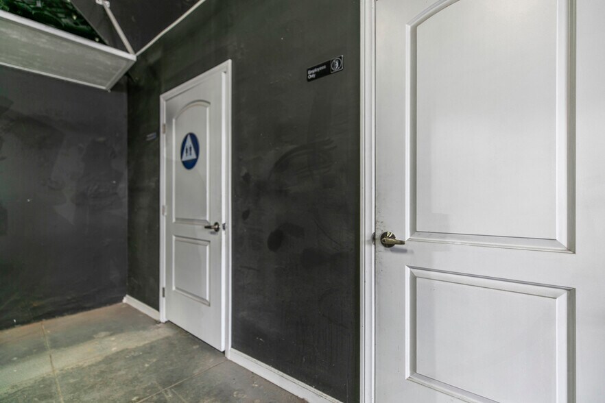 More Photos Of 4605–4619 W Pico Boulevard, Los Angeles Auto Repair For Sale