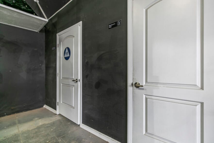 More Photos Of 4605–4619 W Pico Boulevard, Los Angeles Auto Repair For Sale