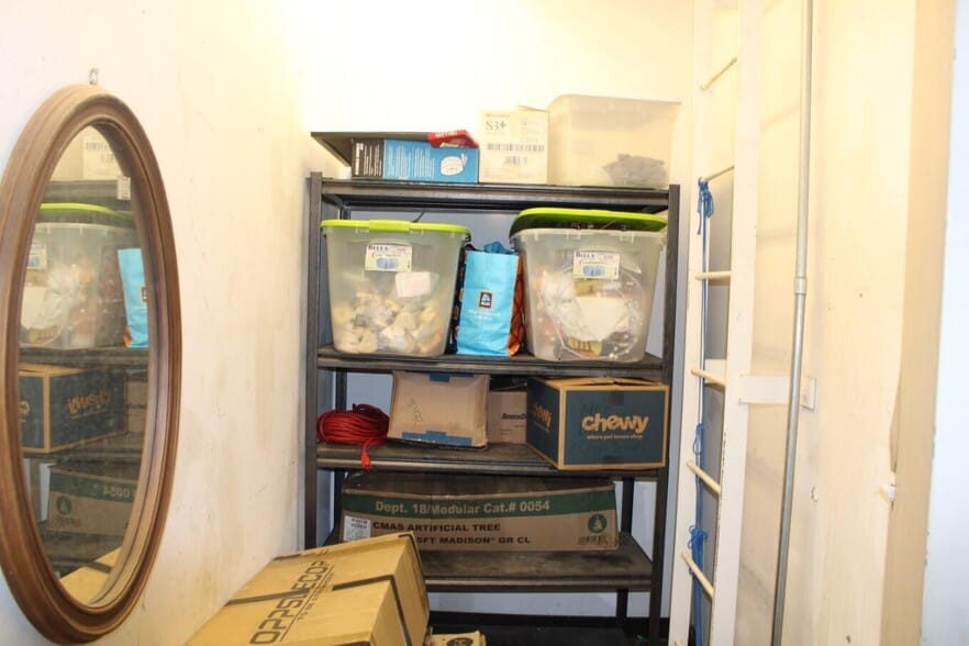 More Photos Of 8591-8595 Owenfield Rd, Powell Freestanding For Lease