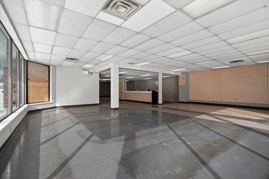More Photos Of 812 Dundas St, London Freestanding For Sale
