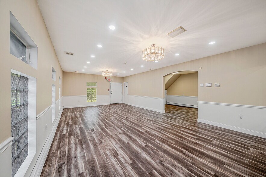 More Photos Of 41 Echo Ave, Miller Place Medical For Lease