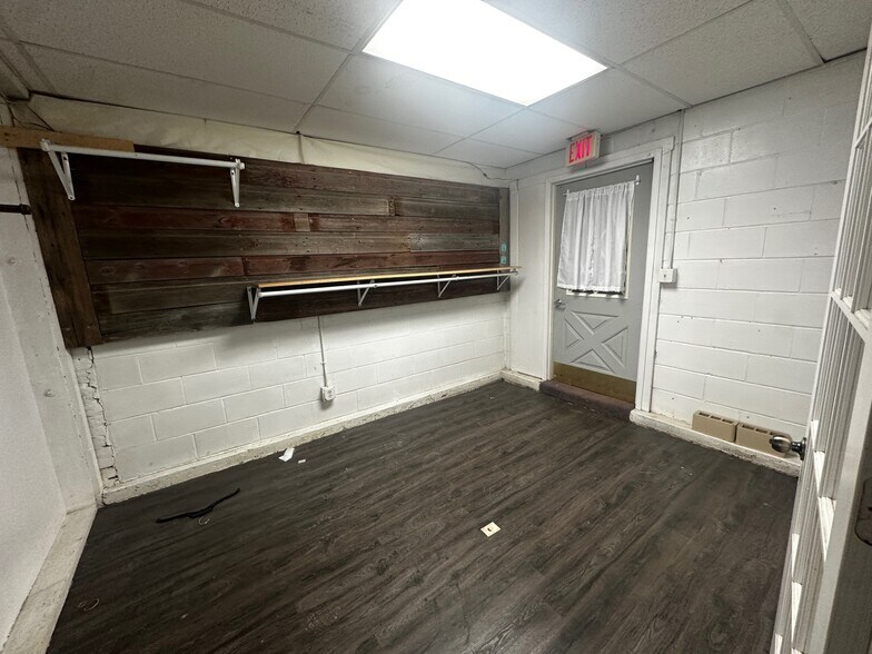 More Photos Of 521-523 N Riverfront Dr, Mankato Storefront Retail Office For Lease
