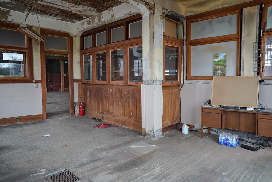 More Photos Of 160 N Main St, Mansfield Warehouse For Lease