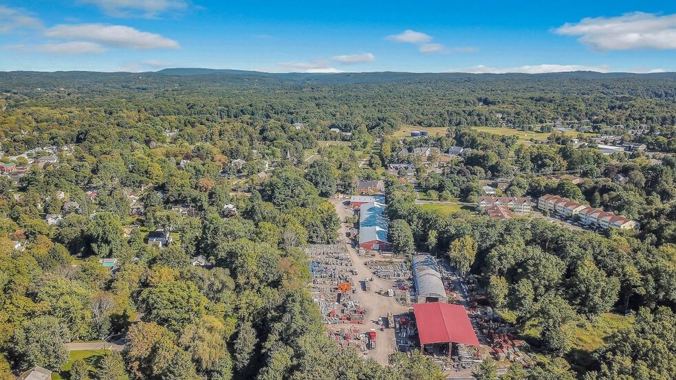 More Photos Of 15-45 Ocallaghan Ln, Red Hook Warehouse For Lease