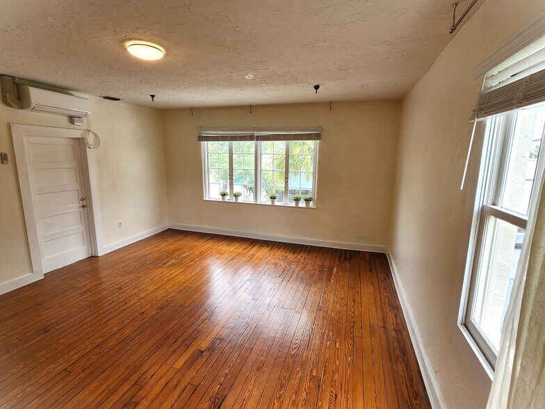 More Photos Of 2018 Melbourne Ct, Melbourne Office For Sale