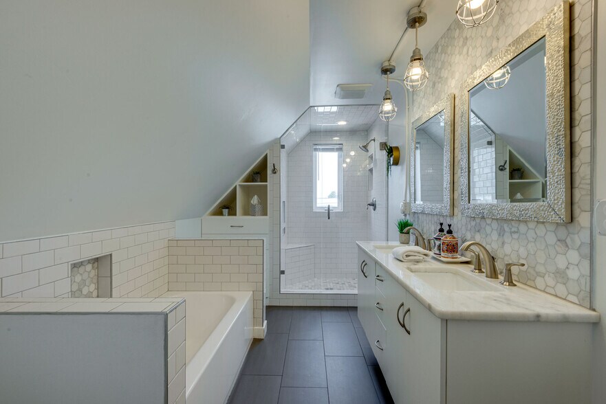 More Photos Of 2420 Cruzen St, Nashville Office For Sale