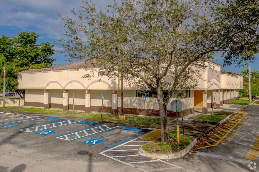 More Photos Of 2301 N University Dr, Sunrise Drugstore For Lease