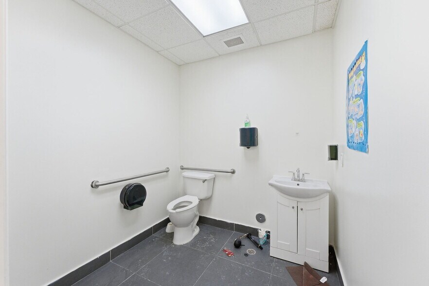 More Photos Of 6545 NW 169th St, Hialeah Medical For Sale