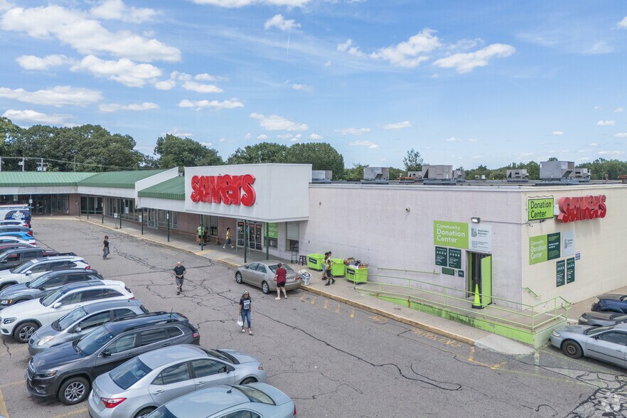 More Photos Of 1500 Diamond Hill Rd, Woonsocket General Retail For Sale