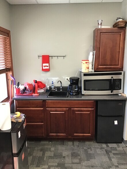 More Photos Of 3 Executive Ct, South Barrington Medical For Lease