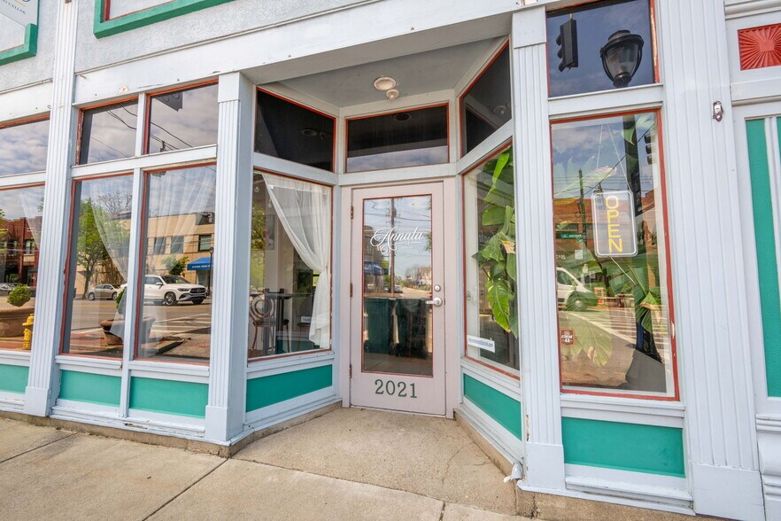 More Photos Of 2015 Madison rd, Cincinnati Storefront Retail Residential For Lease