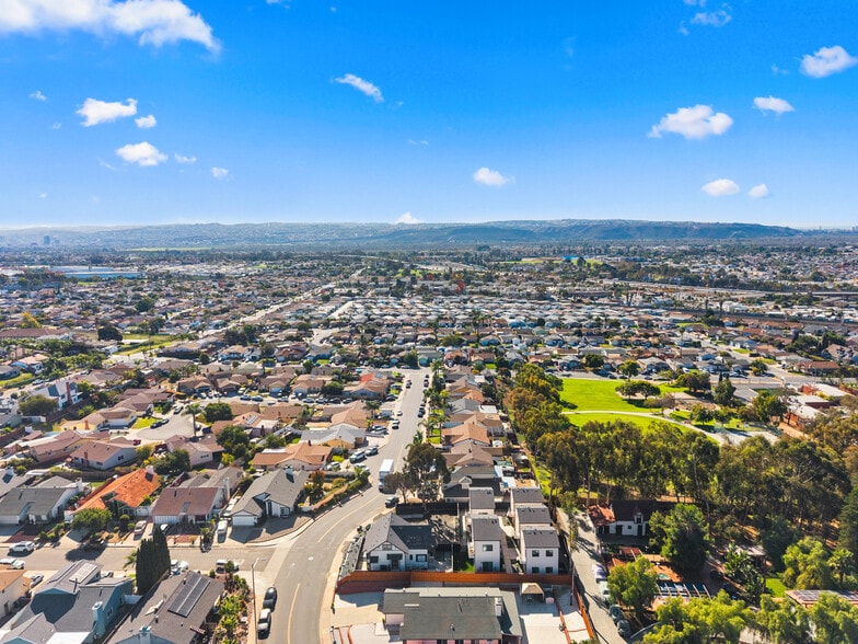 More Photos Of 832 Desty St, San Diego Apartments For Sale