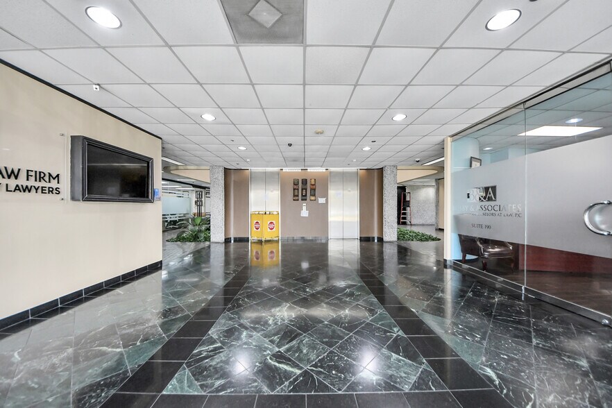 More Photos Of 6100 Corporate Dr, Houston Office For Sale