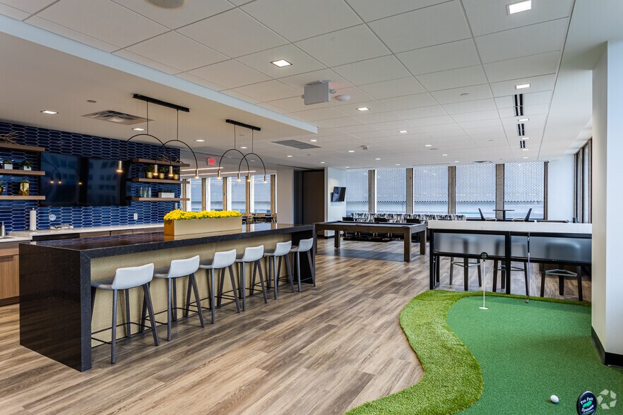 More Photos Of 7701 Forsyth Blvd, Clayton Office For Lease