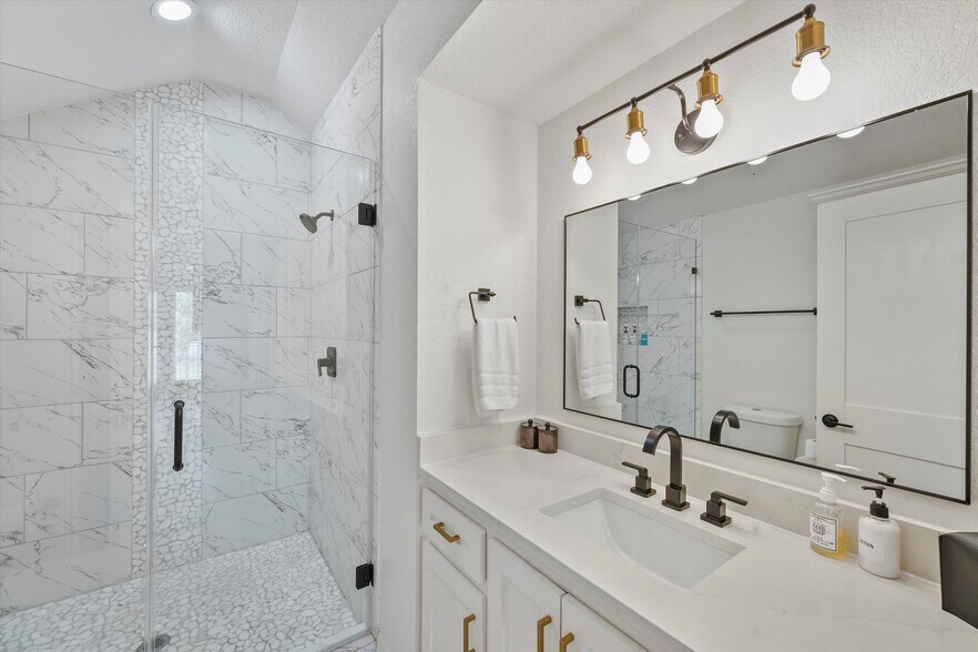 More Photos Of 235 Westheimer Rd, Houston Apartments For Sale
