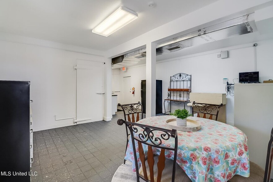 More Photos Of 507 Pass Rd, Gulfport Office For Sale