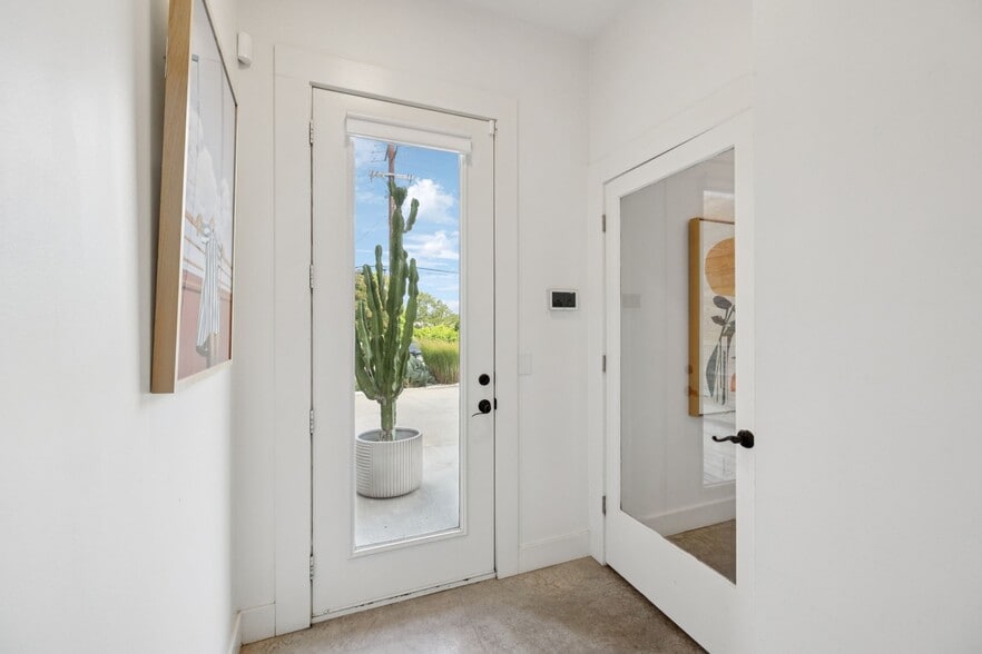 More Photos Of 2517 White Ave, Nashville Office Residential For Sale