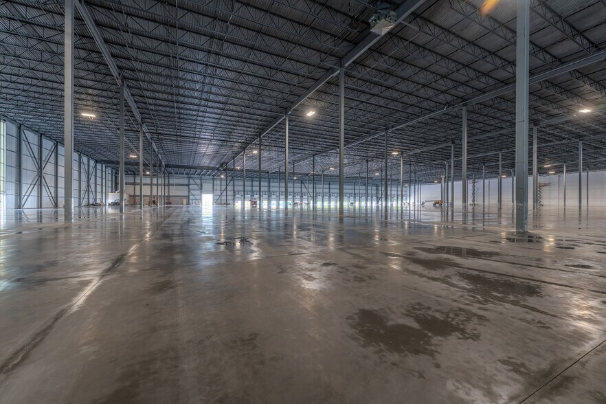 More Photos Of 151 Garden Ave, Brantford Distribution For Lease