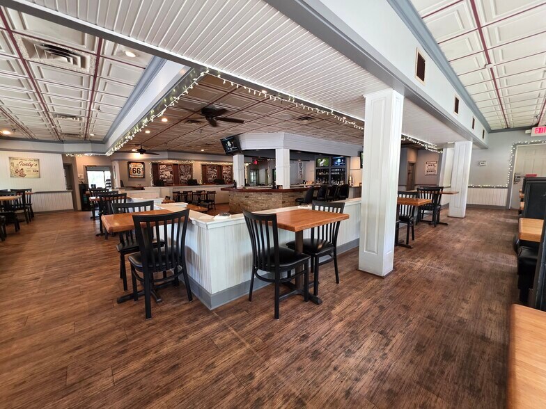 More Photos Of 9 Park Ln, Hilton Head Island Restaurant For Sale