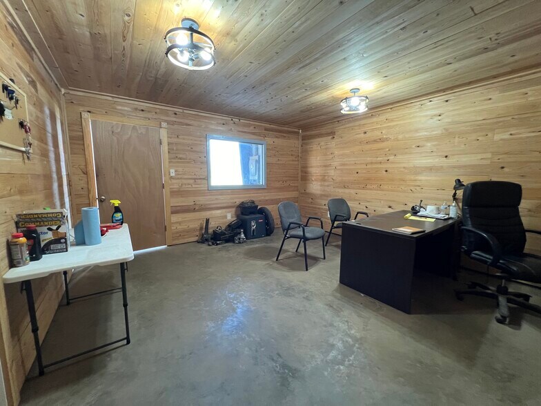 More Photos Of 173 Porterville Rd, Sarepta Industrial For Lease