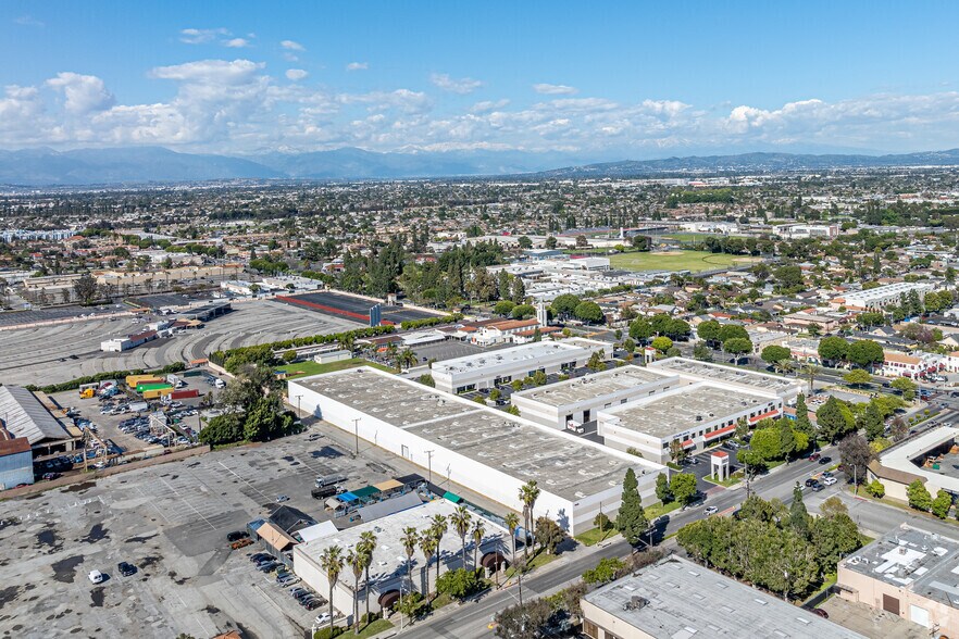 More Photos Of 7825 Somerset Blvd, Paramount Unknown For Lease