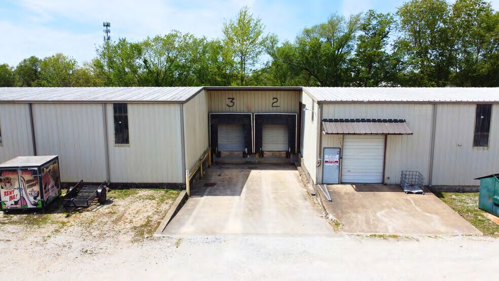 More Photos Of 153 W County Line Rd, Springdale Warehouse For Lease