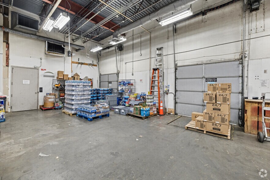 More Photos Of 6240 Abbott Dr, Omaha Distribution For Lease