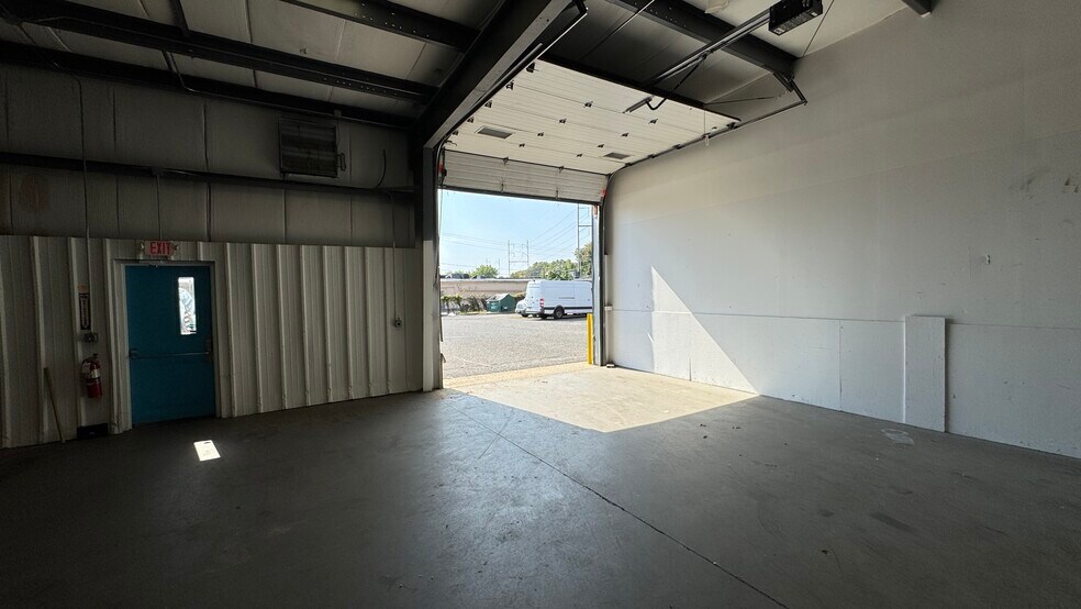 More Photos Of 968 Shrewsbury Ave, Tinton Falls Warehouse For Lease